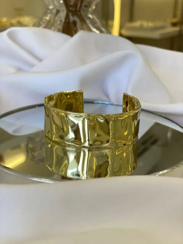 BRACELETE ORGÂNICO MARTELADO GROSSO DOURADO